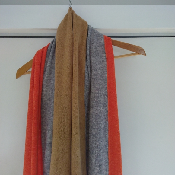 Three-Toned Long Scarf - Picture 5 of 6